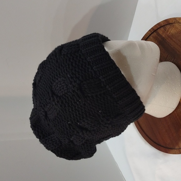 Burton Women's Black Cable Knit Beanie With Buttons Winter Ski - Picture 6 of 14